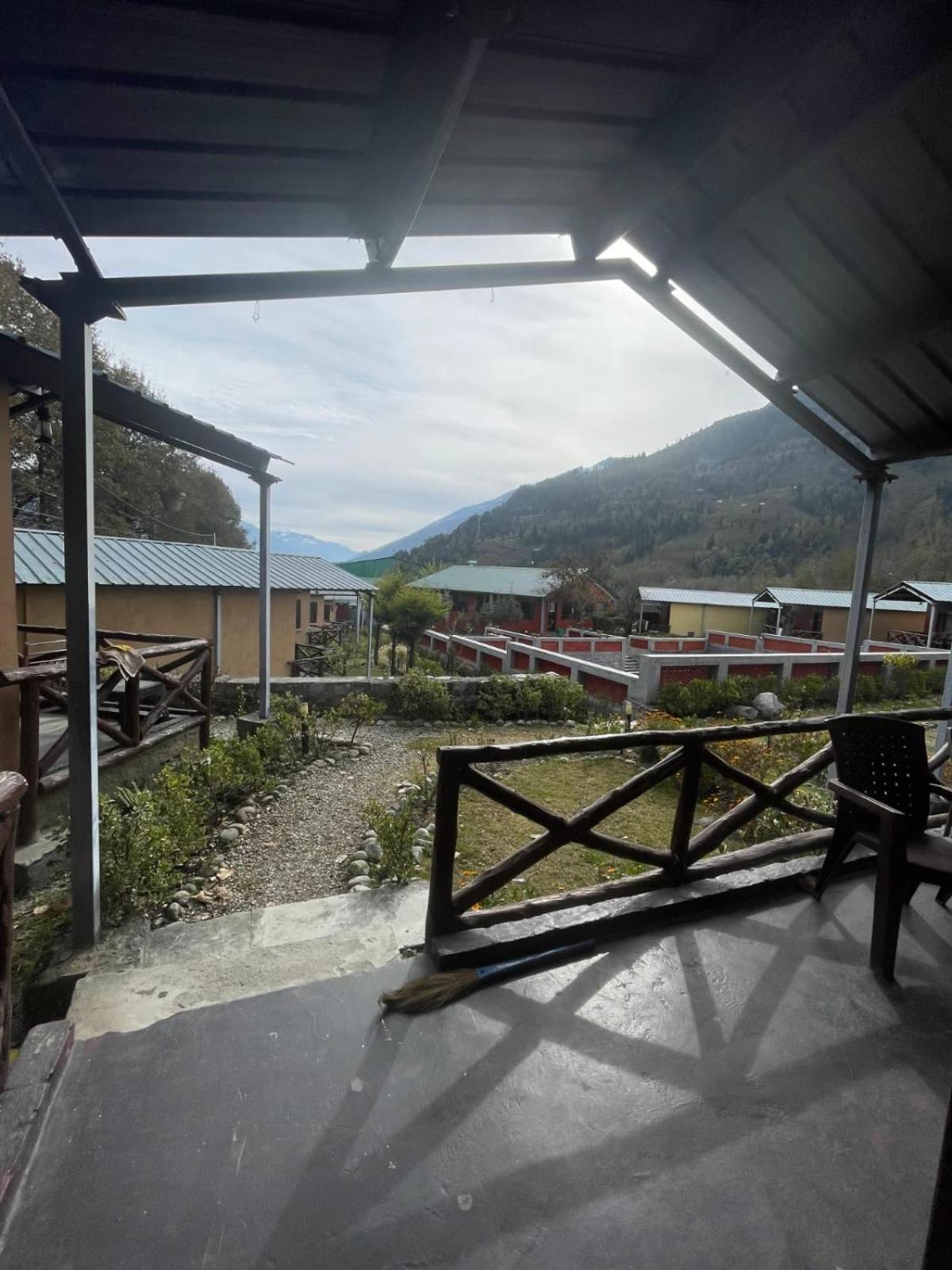 Flora Hills View Hotel มะนาลี ภายนอก รูปภาพ